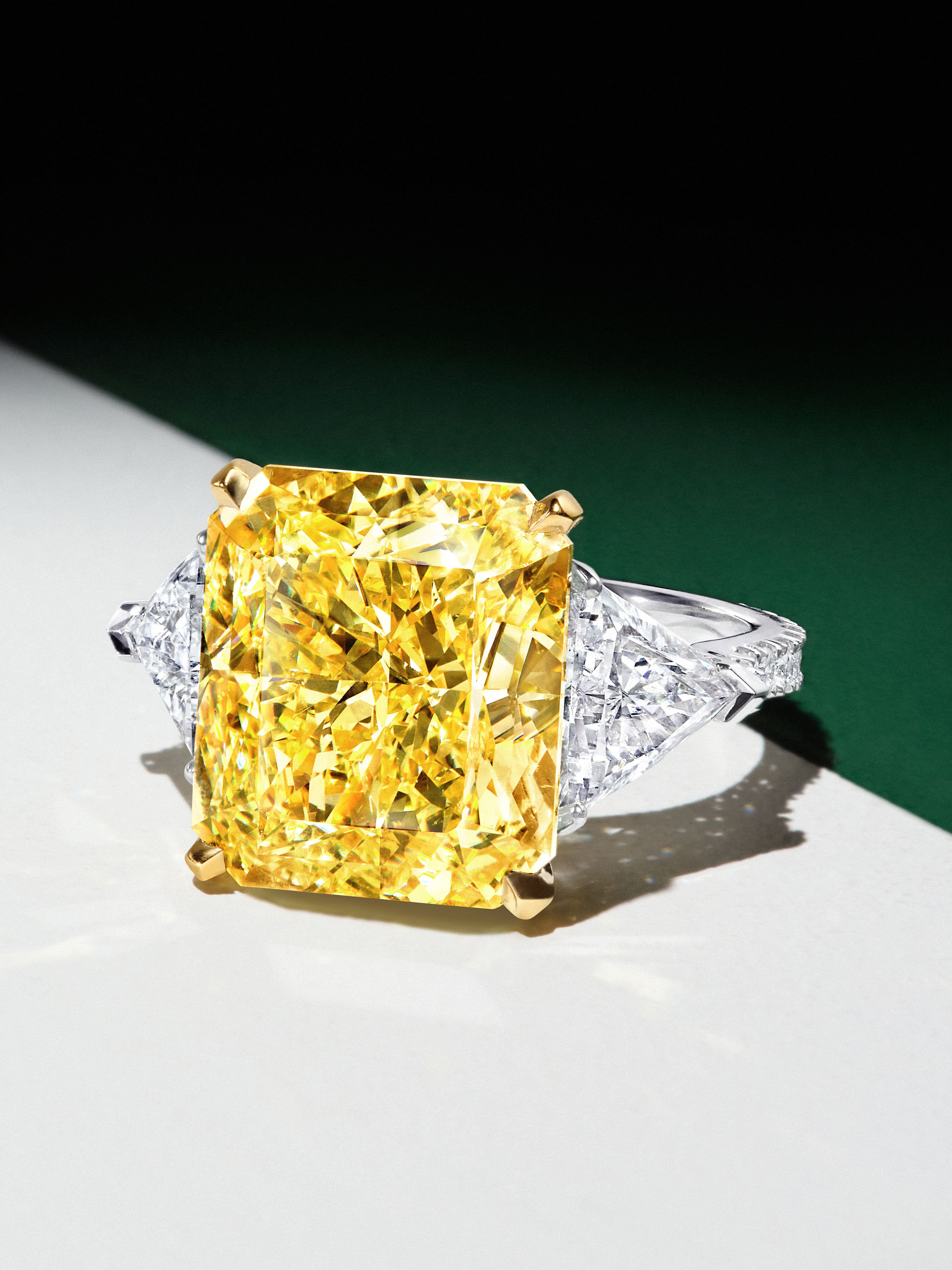 Image shows model wearing Graff 1963 High Jewellery necklace