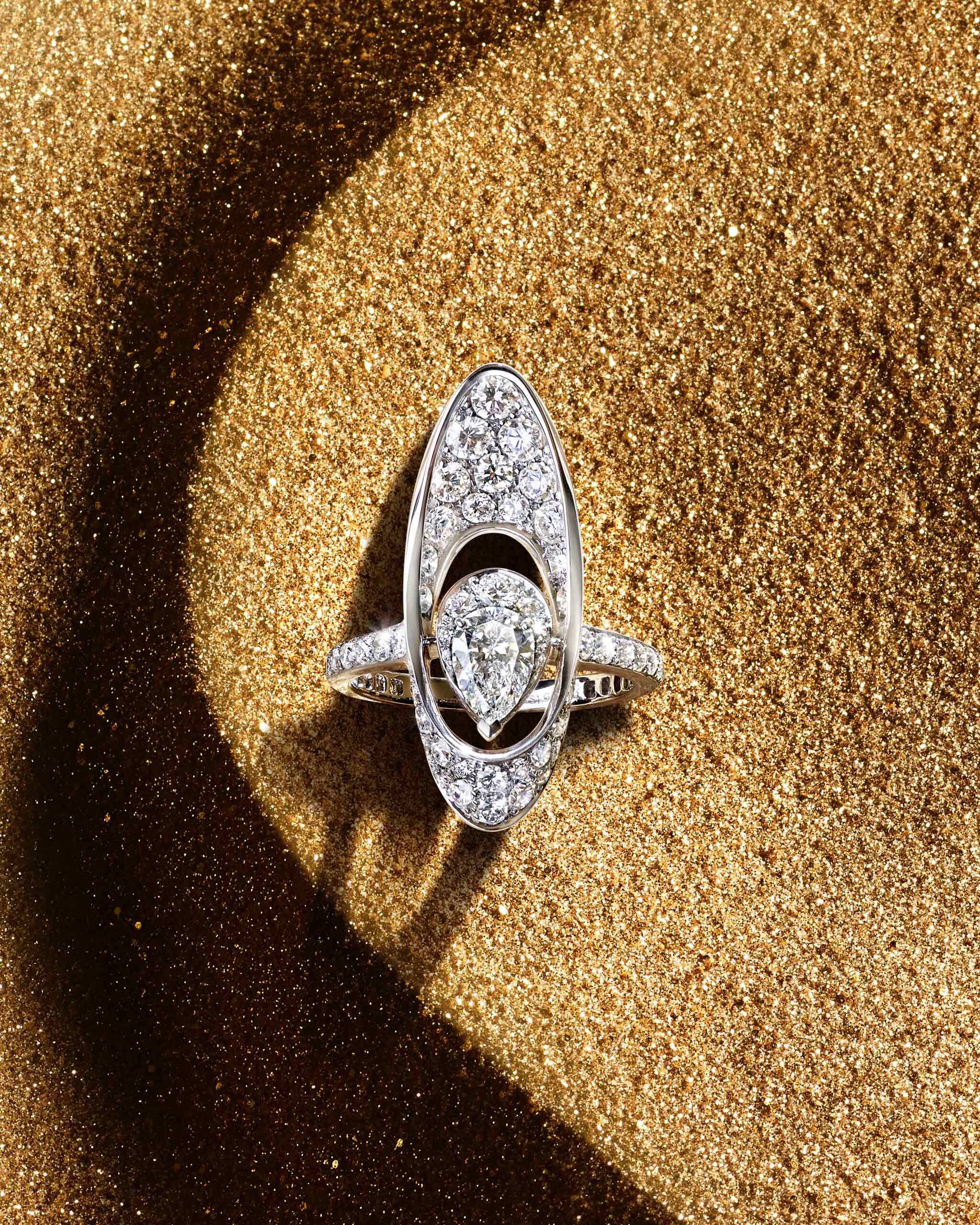 The abstract Graff Gateway motif is showcased in a ring