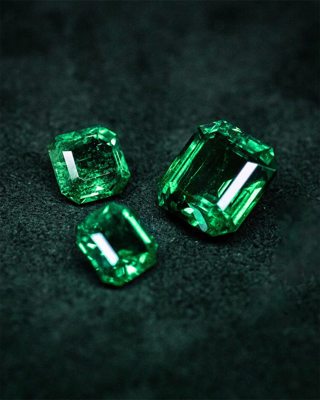 Image of Graff Emerald and White Diamond Solitaire ring, side view 