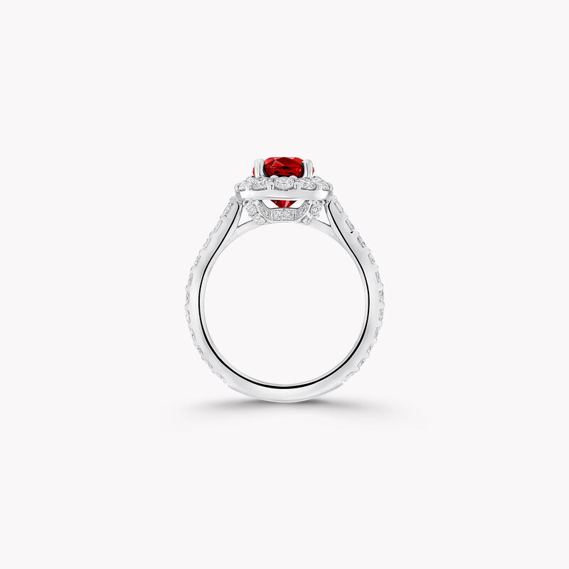 Icon橢圓形紅寶石和鑽石訂婚戒指