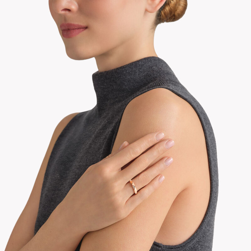 محبس الزفاف "لورانس غراف سيجنتشر" متعدد الجوانب والمرصّع بالألماس