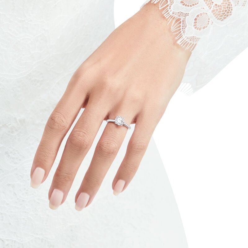 Paragon圓形鑽石訂婚戒指