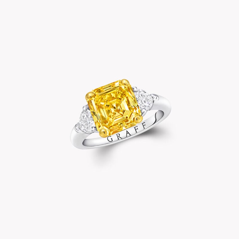 Bague haute joaillerie en diamant jaune taille émeraude