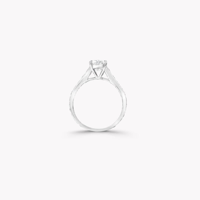 Flame椭圆形钻石订婚戒指