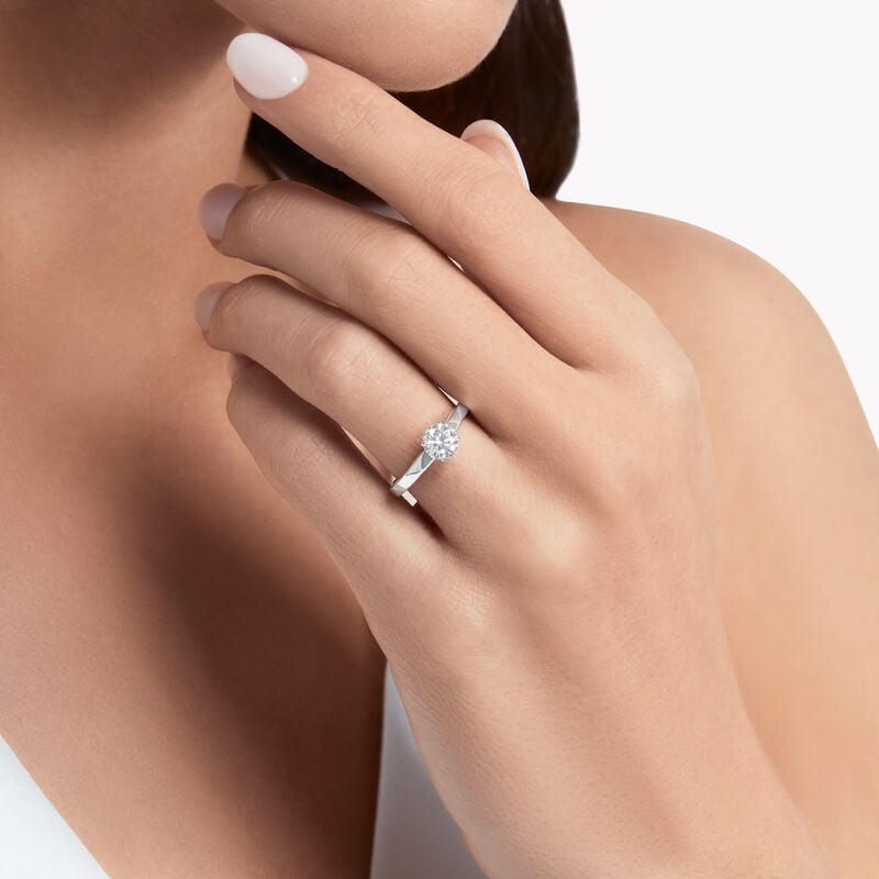 Laurence Graff Signature圓形鑽石訂婚戒指