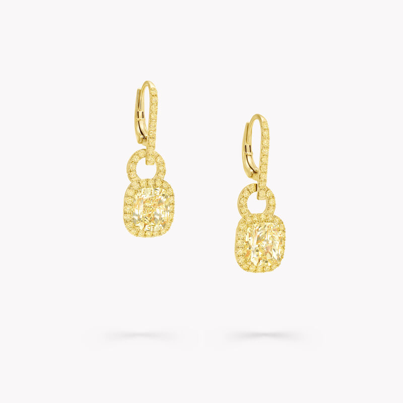 أقراط "آيكون 8" مرصّعة بالألماس الأصفر بقطع كوشن