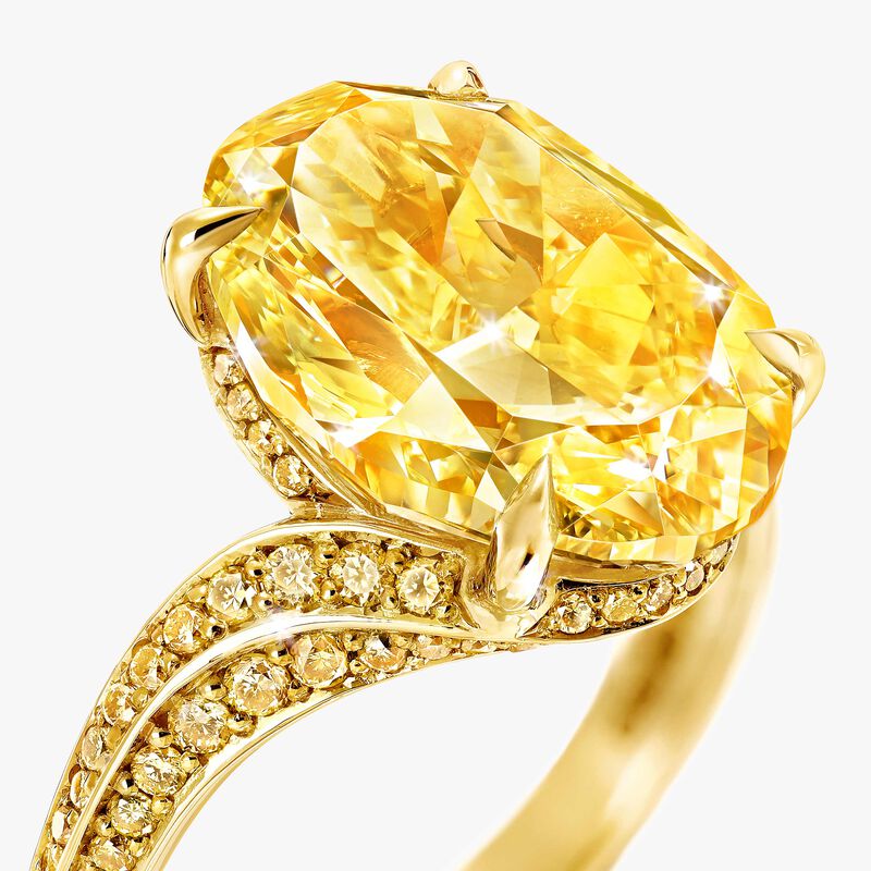 Bague haute joaillerie en diamants jaunes taille ovale