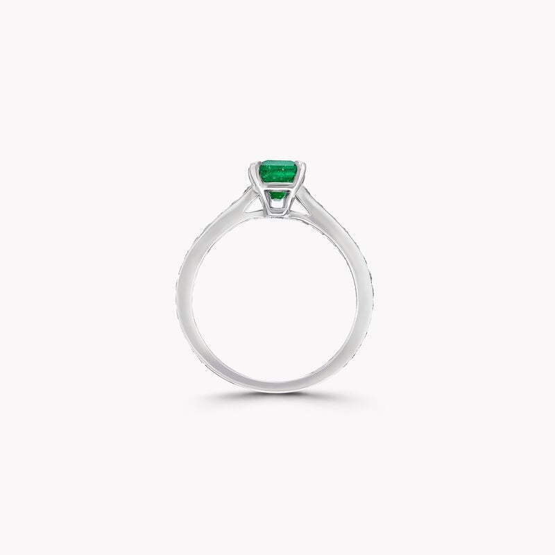 Flame祖母綠形切割祖母綠及鑽石訂婚戒指