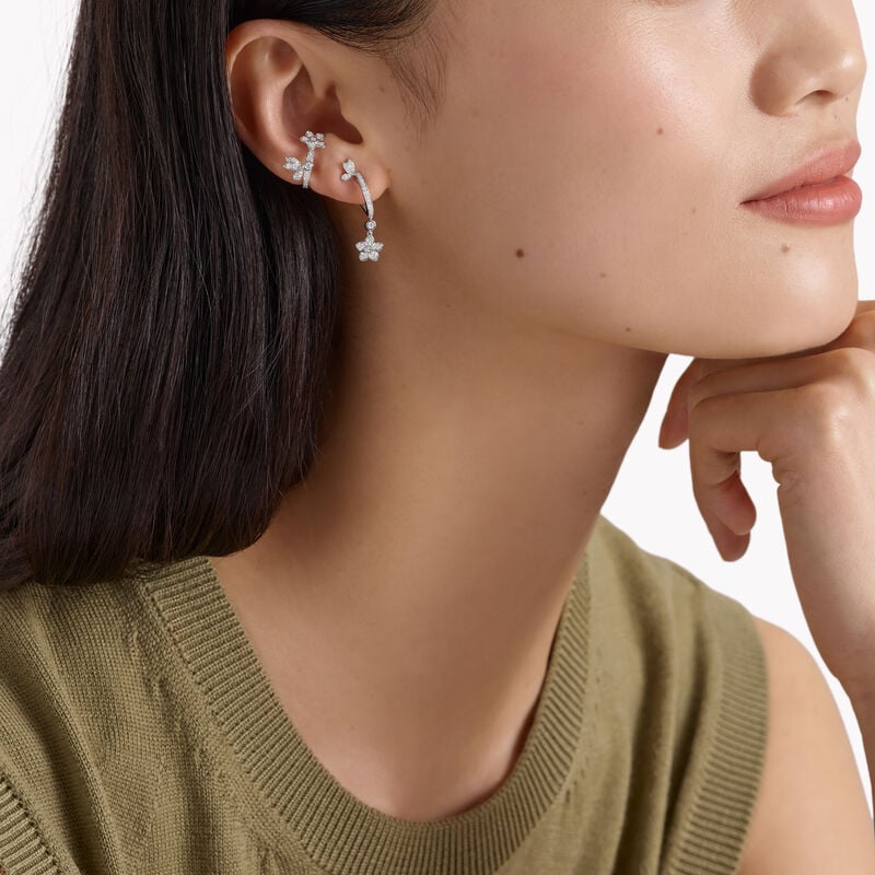 سوار أذن مرصع بالألماس على شكل فراشة وزهرة