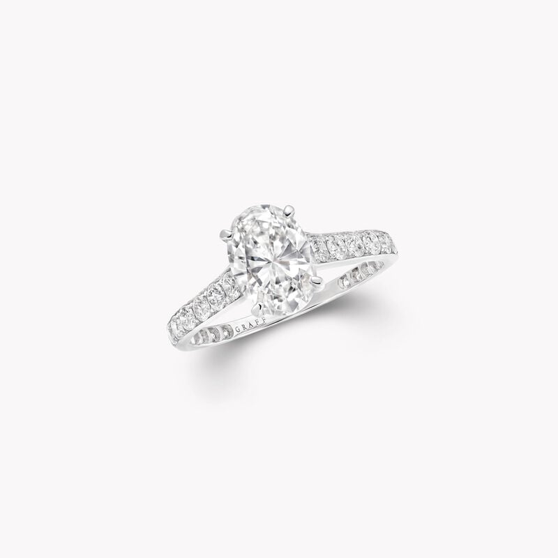 Flame橢圓形鑽石訂婚戒指