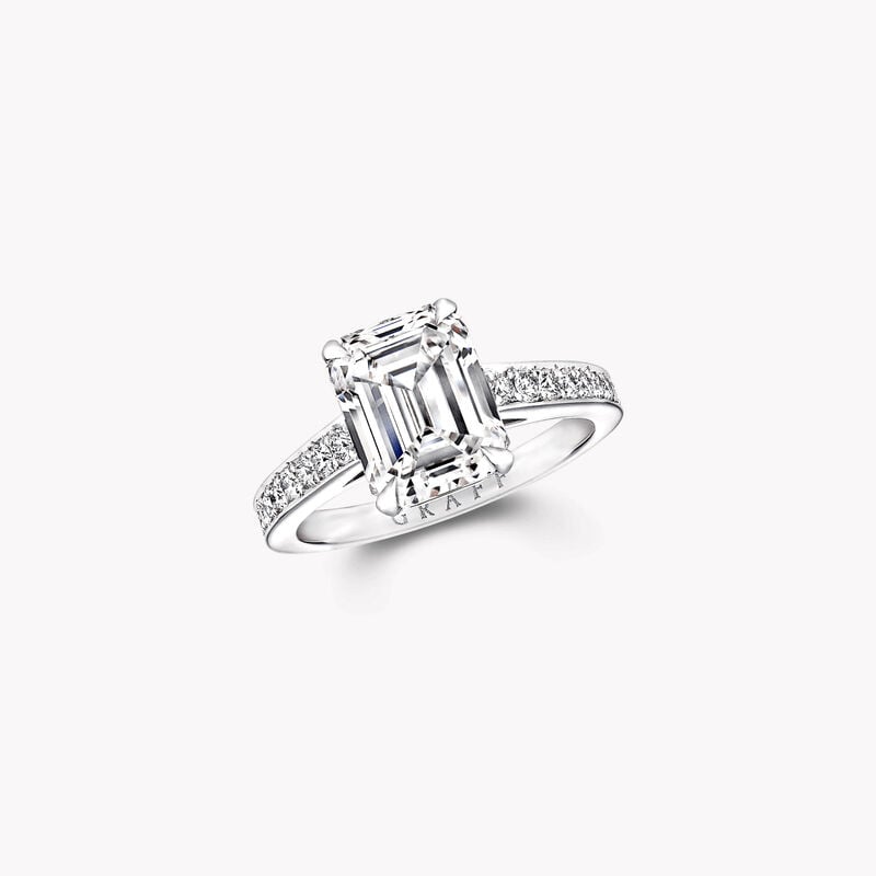 Flame祖母绿形切割钻石订婚戒指