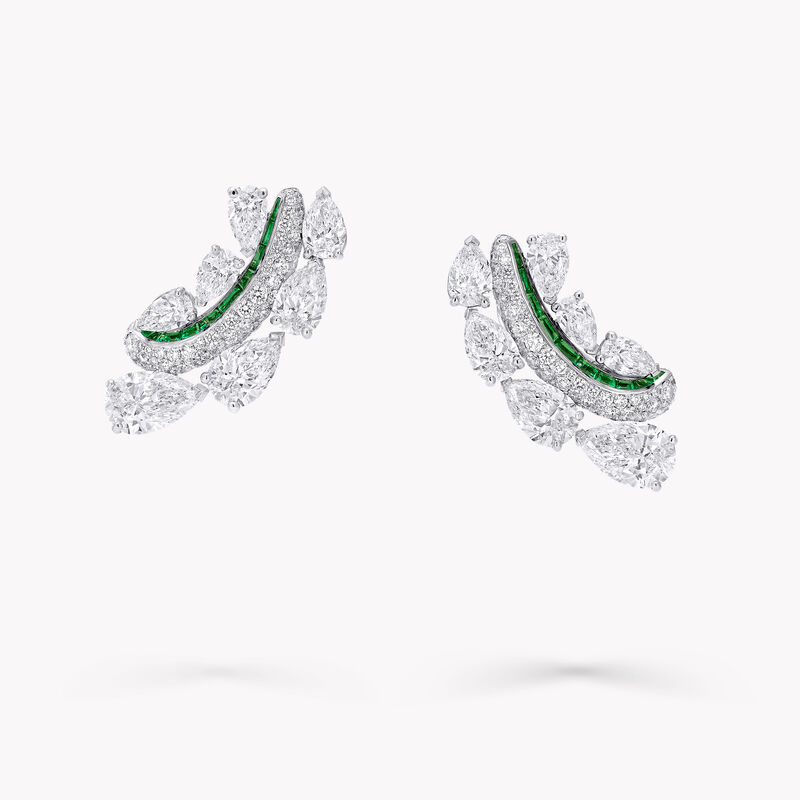 Boucles d&rsquo;oreilles en diamants taille poire et ronde avec &eacute;meraudes taille baguette