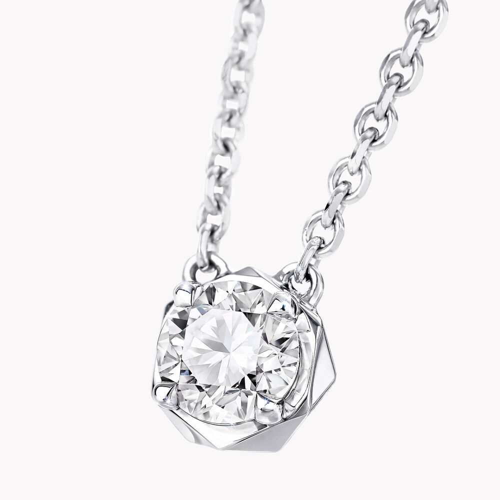 30代・40代・50代女性におすすめの一生ものジュエリーとして人気の「一粒ダイヤネックレス」はGRAFFのローレンスグラフ シグネチャー ダイヤモンド ペンダント