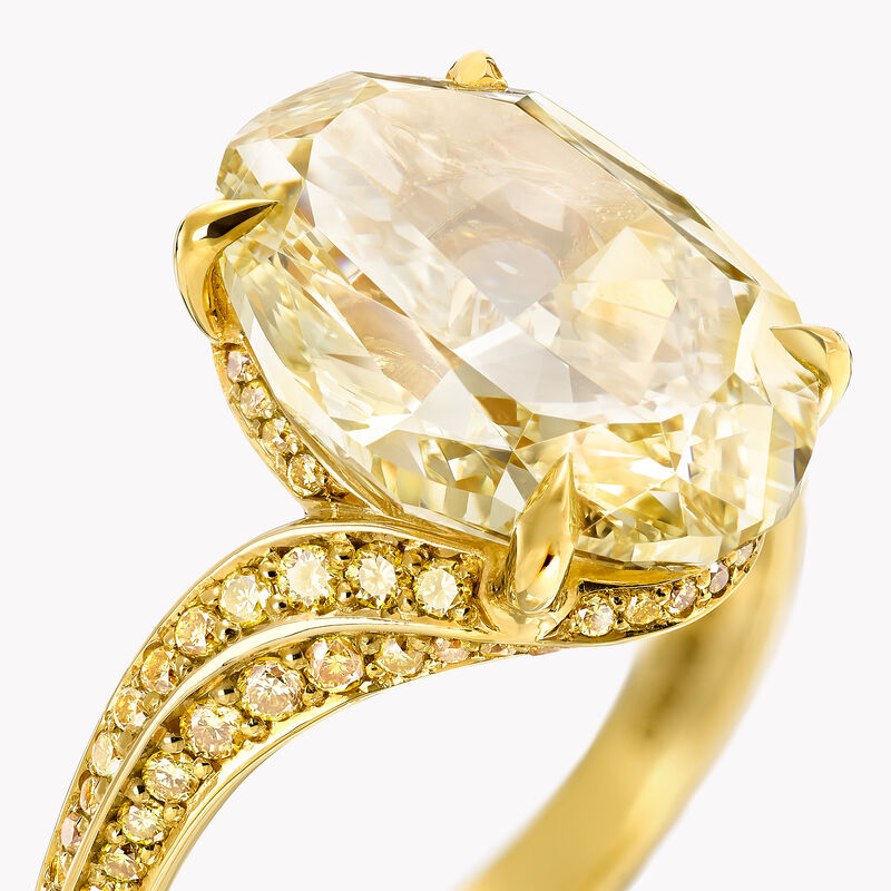 Bague haute joaillerie en diamants jaunes taille ovale, , hi-res