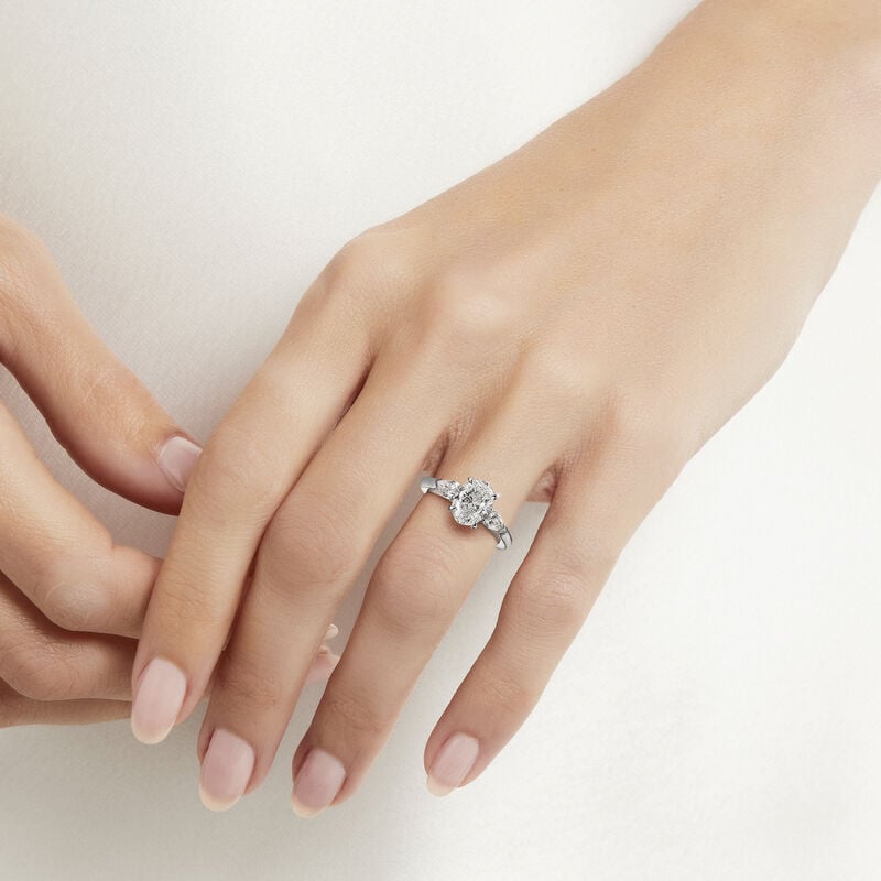 Promise橢圓形鑽石訂婚戒指