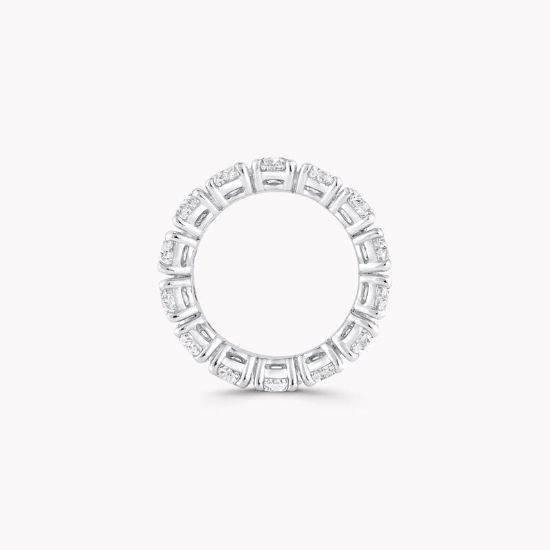 Bague d&rsquo;&eacute;ternit&eacute; en diamants taille ovale avec sertissage &agrave; griffe