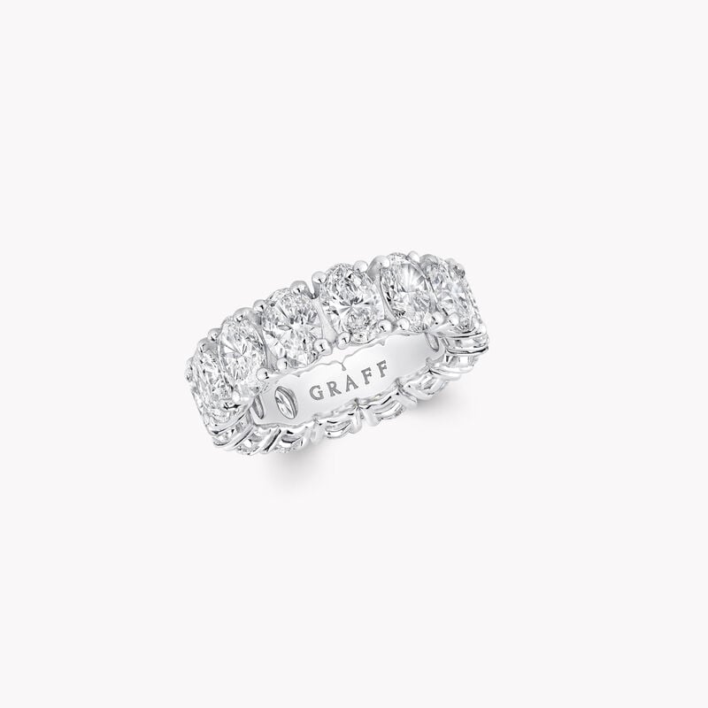 Bague d&rsquo;&eacute;ternit&eacute; en diamants taille ovale avec sertissage &agrave; griffe