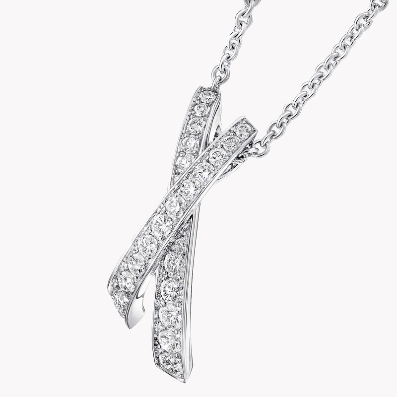 Kiss Pav&eacute; Diamond Pendant