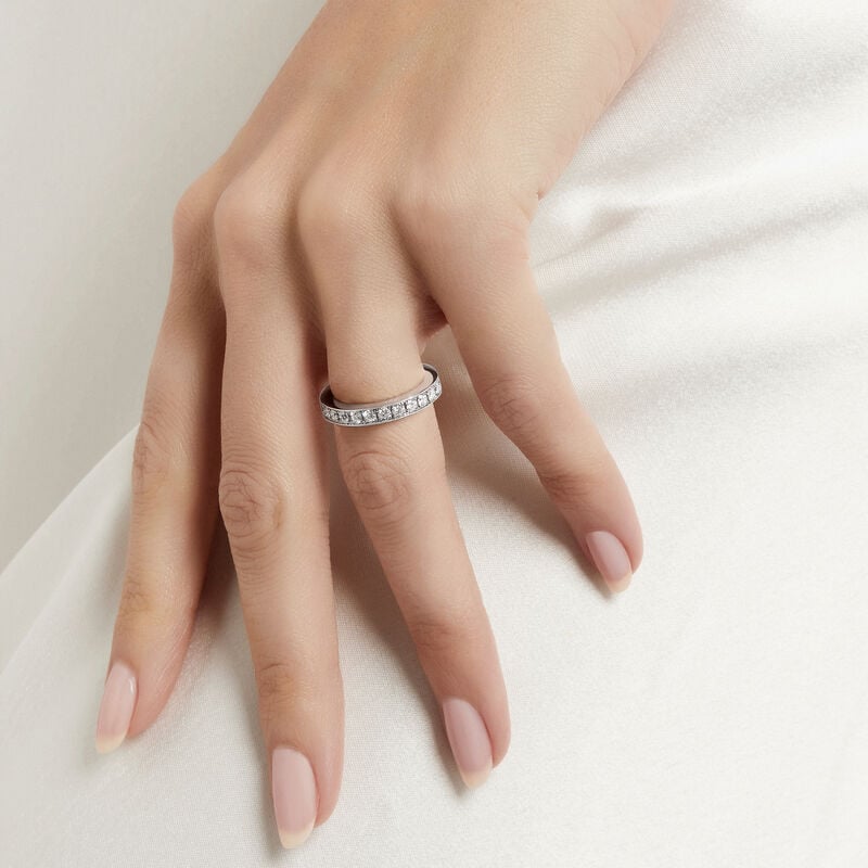 Thread Set Diamond Wedding Band