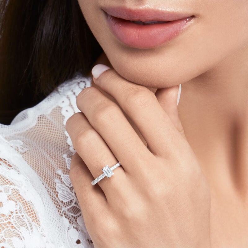 Bague de fian&ccedil;ailles en diamants taille &eacute;meraude Flame