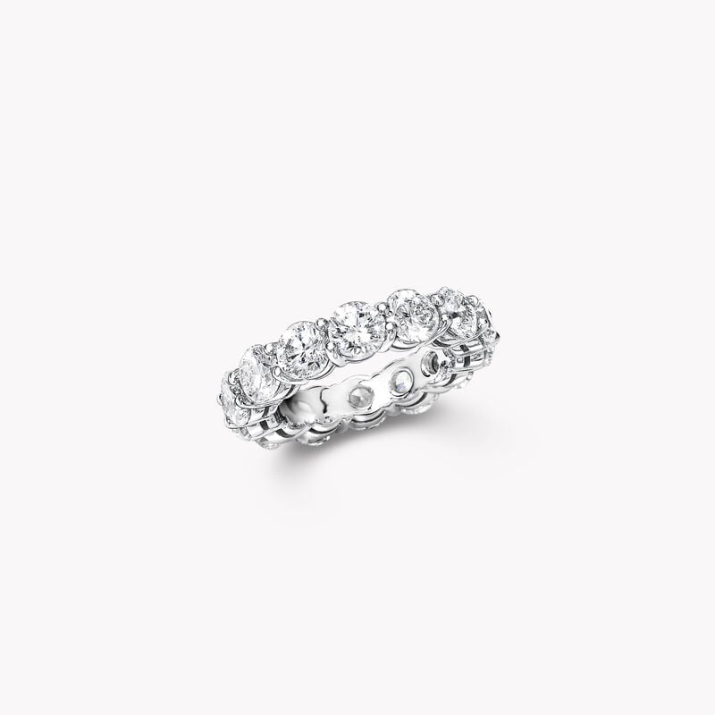 Shared Claw Round Diamond Wedding Band