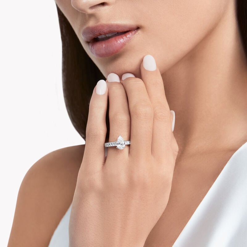 Bague de fian&ccedil;ailles en diamants en forme de poire Flame