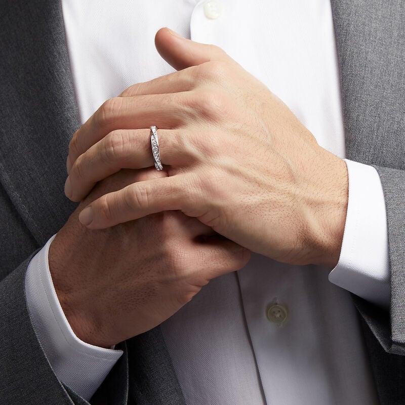 Spiral Pav&eacute; Diamond Band