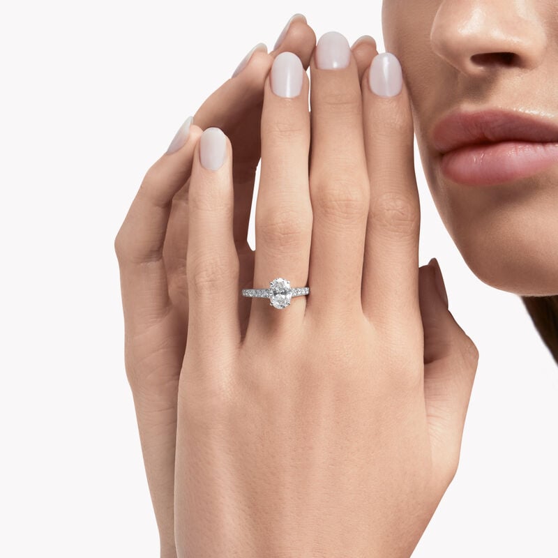 Bague de fian&ccedil;ailles ovale en diamants Flame