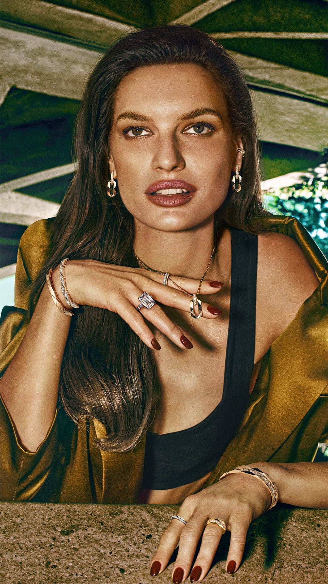 Image shows model wearing Laurence Graff Signature collection jewellery