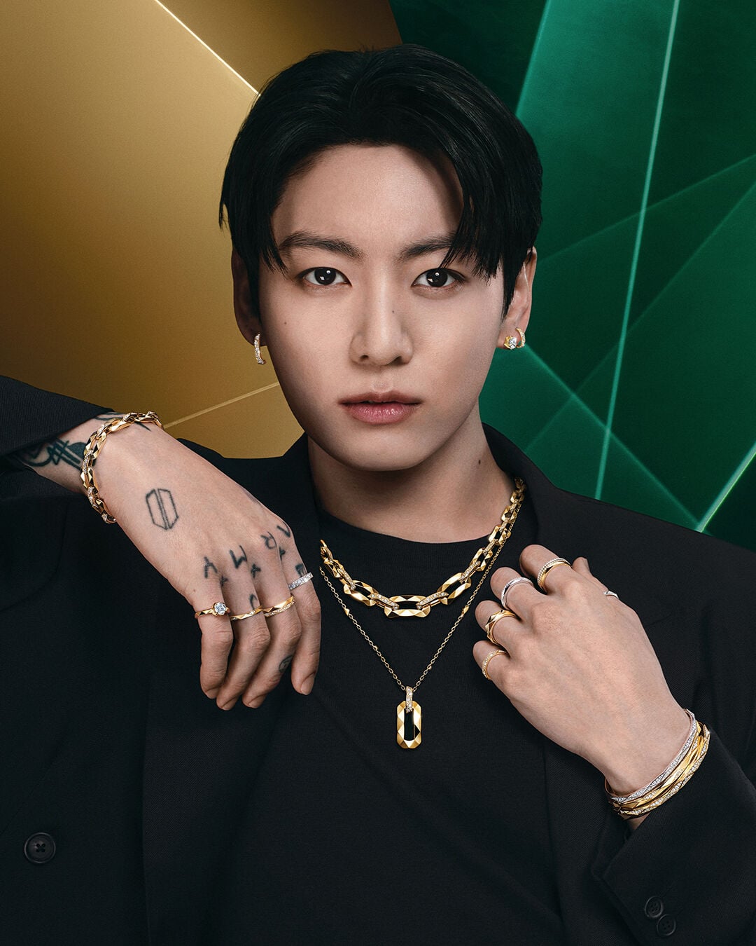 Image of Brand Ambassador Jung Kook wearing Laurence Graff Signature jewellery