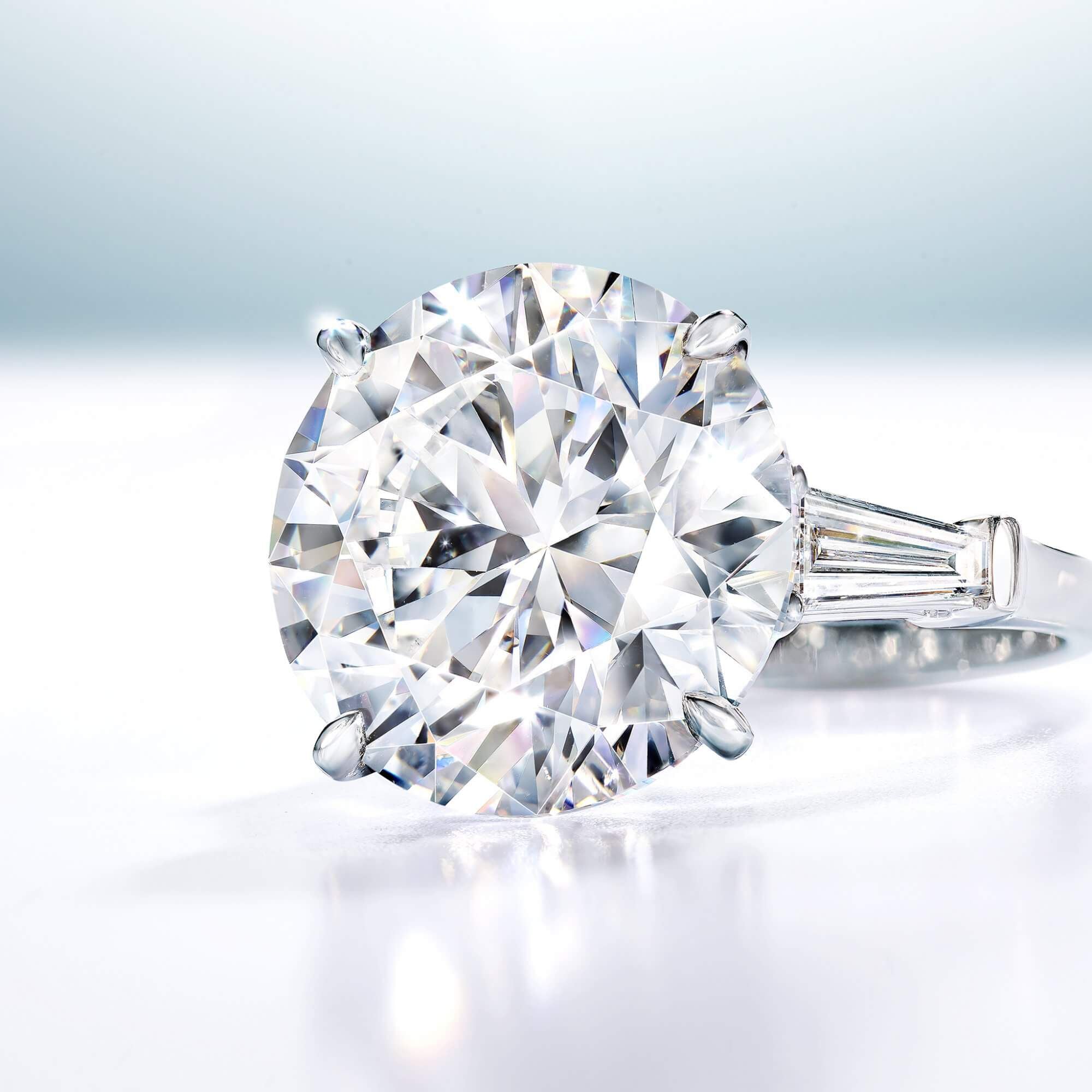A 11.15 D Flawless Round Diamond Graff ring - GR48243
