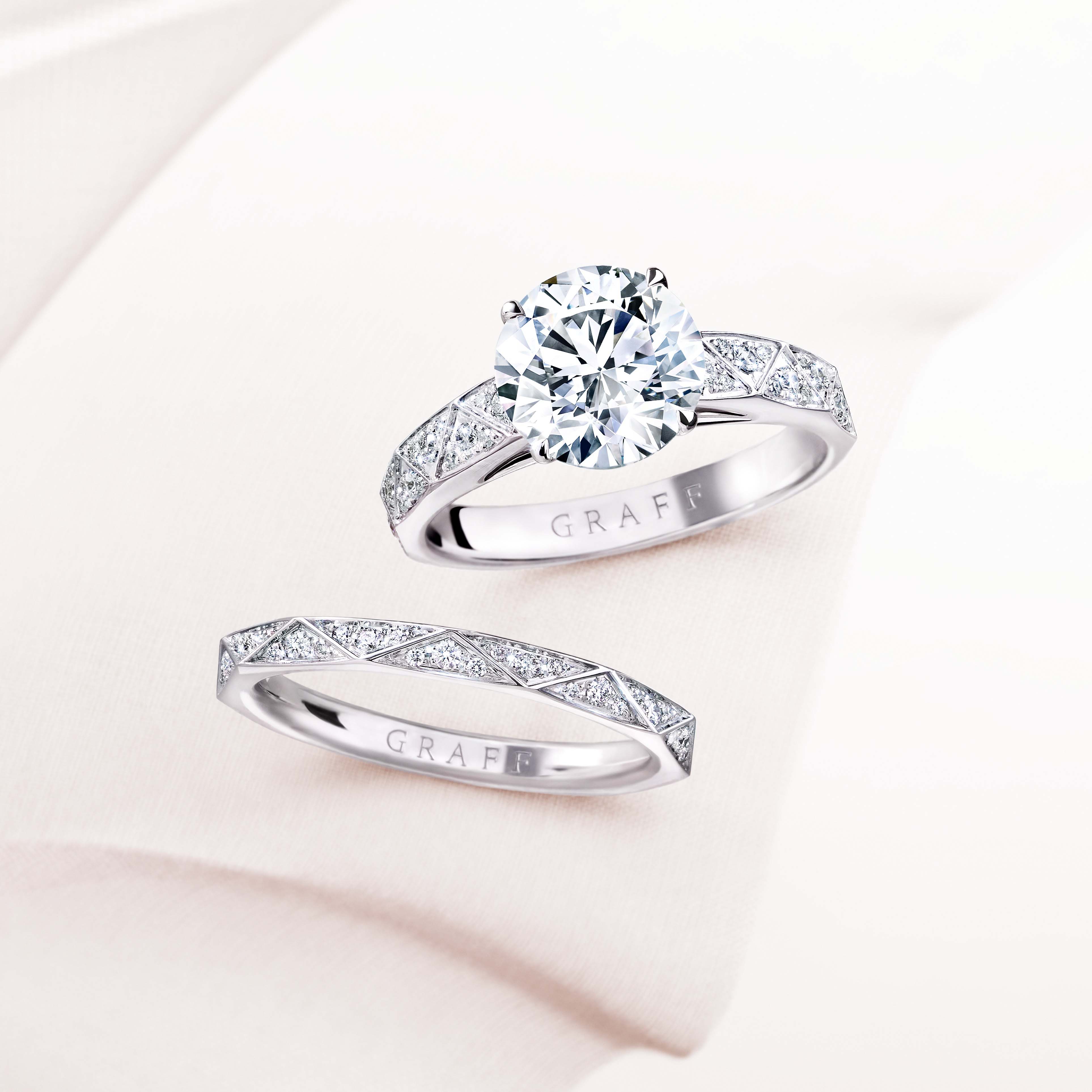 Laurence Graff Signature Round Diamond Engagement Ring, Rose Gold Graff