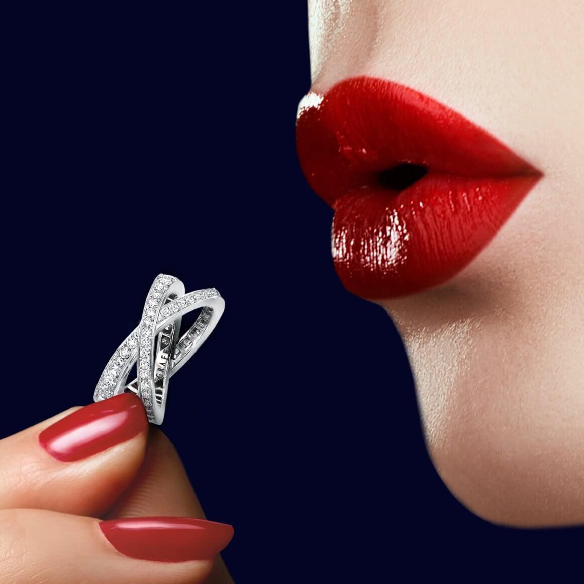 Model holding Kiss Pavé Diamond Ring from the Graff jewellery collection